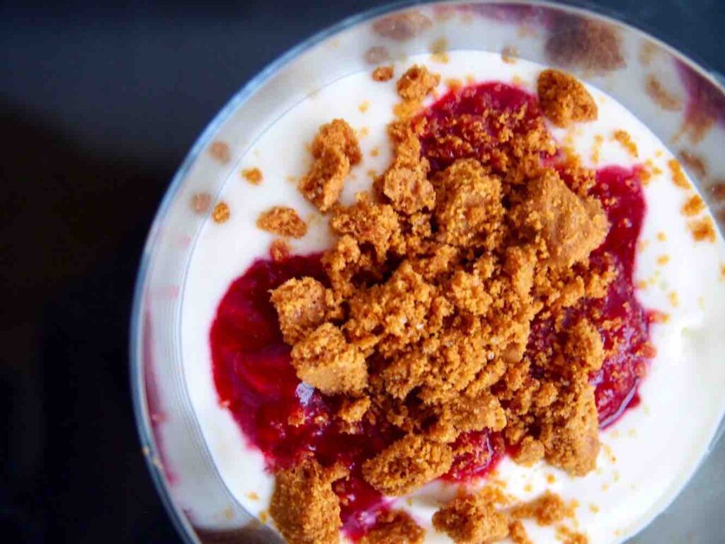 Vanillecreme mit Himbeeren - Nudel und Strudel